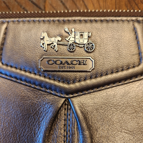 Coach wristlet - Picture 2 of 8